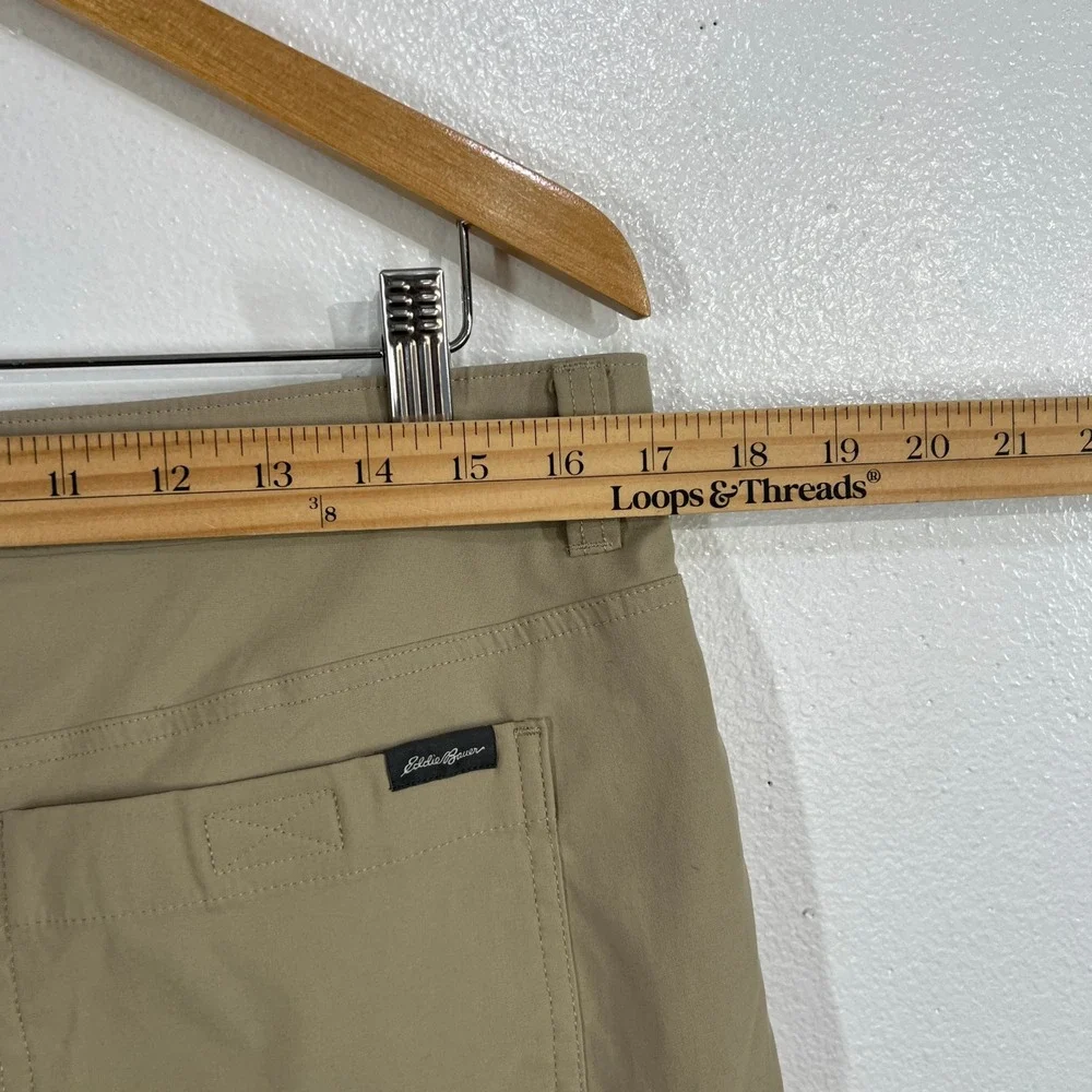 Eddie Bauer Men's Cargo Shorts Size 34 Tan Nylon Stretch‎ Outdoor Hiking Utility